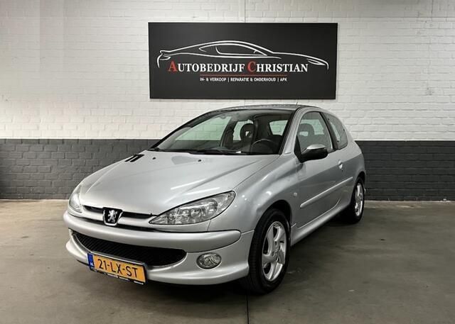 Grijs Gebruikt 2003 Peugeot 206 Quiksilver Hatchback | € 999 (Eerlijke prijs) - Afbeelding 1/4