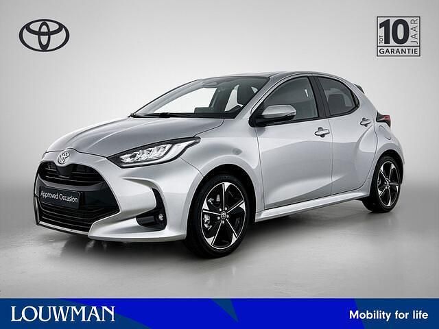 Grijs metallic Occasion 2025 Toyota Yaris Executive Hatchback | € 31.950 (Duur) - Afbeelding 1/4