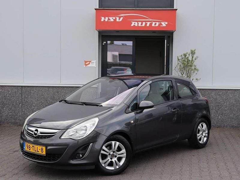 Grijs Gebruikt 2012 Opel Corsa Cosmo Hatchback | € 2.650 (Eerlijke prijs) - Afbeelding 1/3