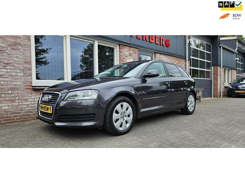 Grijs Gebruikt 2009 Audi A3 Attraction Hatchback | € 4.950 (Goede deal) - Afbeelding 1/4