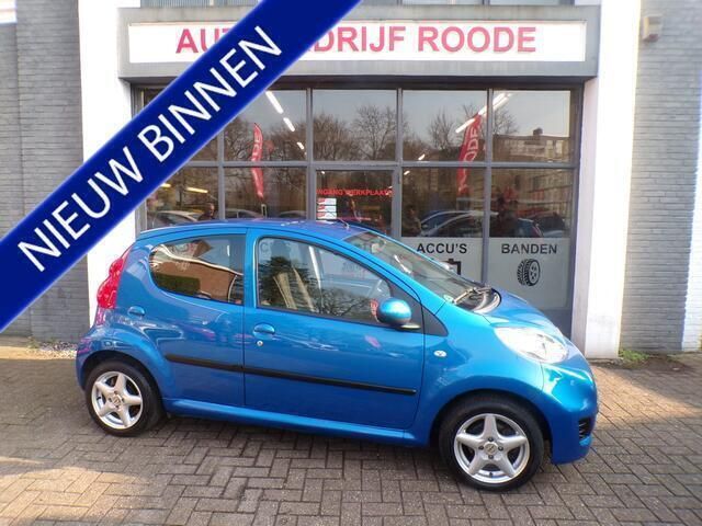 Blauw, metallic lak Gebruikt 2009 Peugeot 107 Hatchback | € 3.499 (Eerlijke prijs) - Afbeelding 1/4