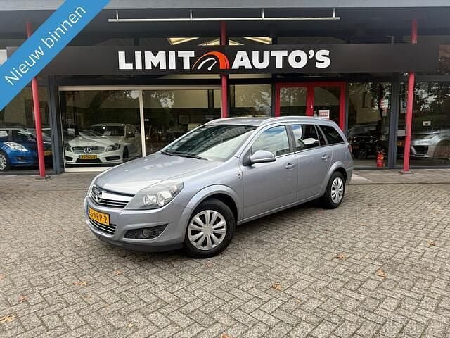 Grijs Gebruikt 2010 Opel Astra Edition Stationwagen | € 4.499 (Goede deal) - Afbeelding 1/4