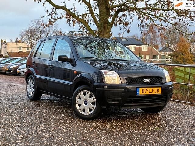 Zwart Gebruikt 2003 Ford Fusion MPV | € 2.650 (Eerlijke prijs) - Afbeelding 1/4