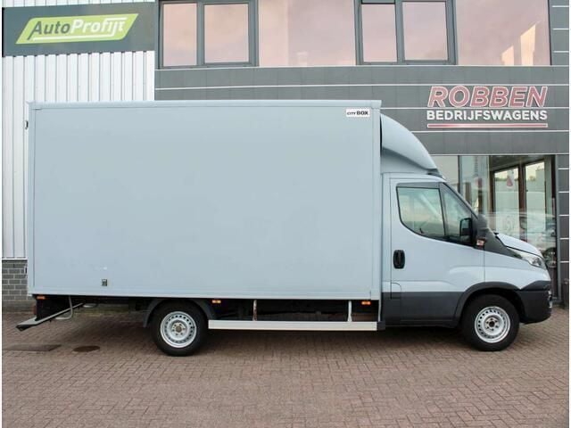 Grijs Gebruikt 2018 Iveco Daily Van | € 11.750 (Goede deal) - Afbeelding 1/4
