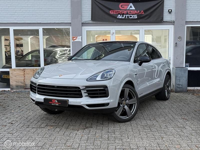 Grijs Occasion 2022 Porsche Cayenne Platinum Edition SUV | € 92.995 - Afbeelding 1/4