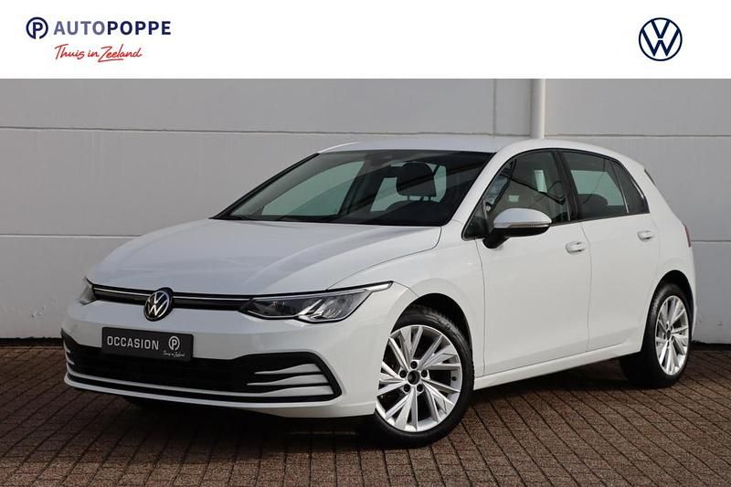 Hatchback Gebruikt 2022 VW Golf VIII Life Hatchback | € 22.950 (Goede deal) - Afbeelding 1/4