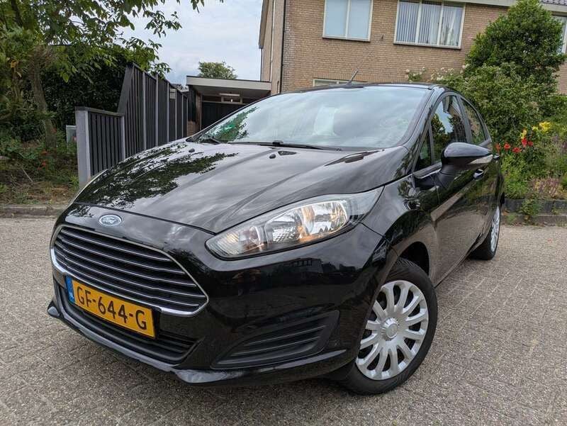 Zwart Gebruikt 2015 Ford Fiesta Hatchback | € 7.500 (Eerlijke prijs) - Afbeelding 1/4