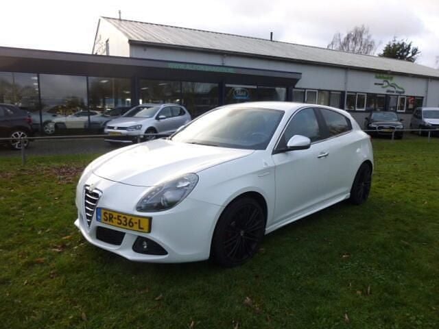 Wit Occasion 2012 Alfa Romeo Giulietta Hatchback | € 9.750 (Eerlijke prijs) - Afbeelding 1/4