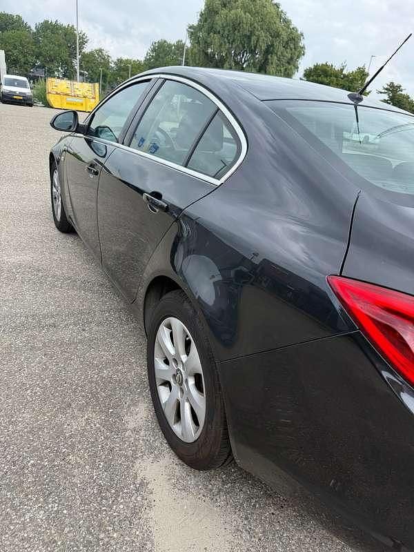 Zwart Gebruikt 2010 Opel Insignia Edition Sedan | € 4.500 (Eerlijke prijs) - Afbeelding 1/4