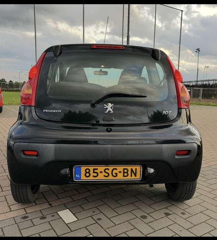 Zwart Gebruikt 2005 Peugeot 107 Hatchback | € 2.000 (Eerlijke prijs) - Afbeelding 1/4