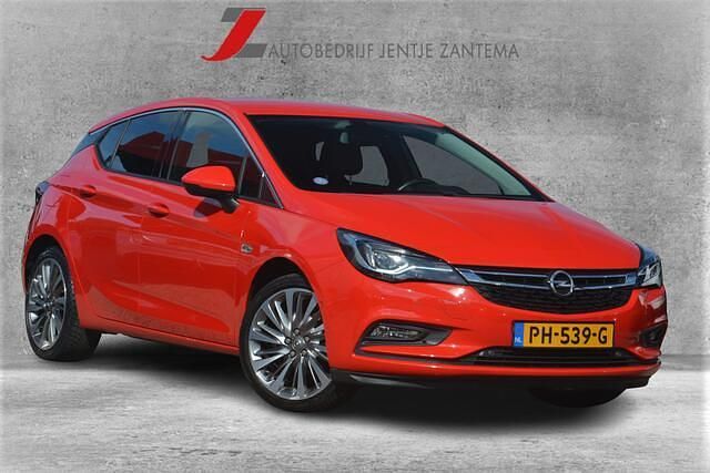 Rood Occasion 2017 Opel Astra Innovation Hatchback | € 12.999 (Eerlijke prijs) - Afbeelding 1/4