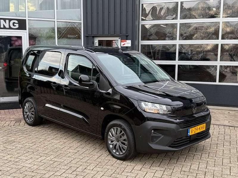 Zwart Gebruikt 2024 Peugeot Partner Van | € 27.950 (Duur) - Afbeelding 1/3