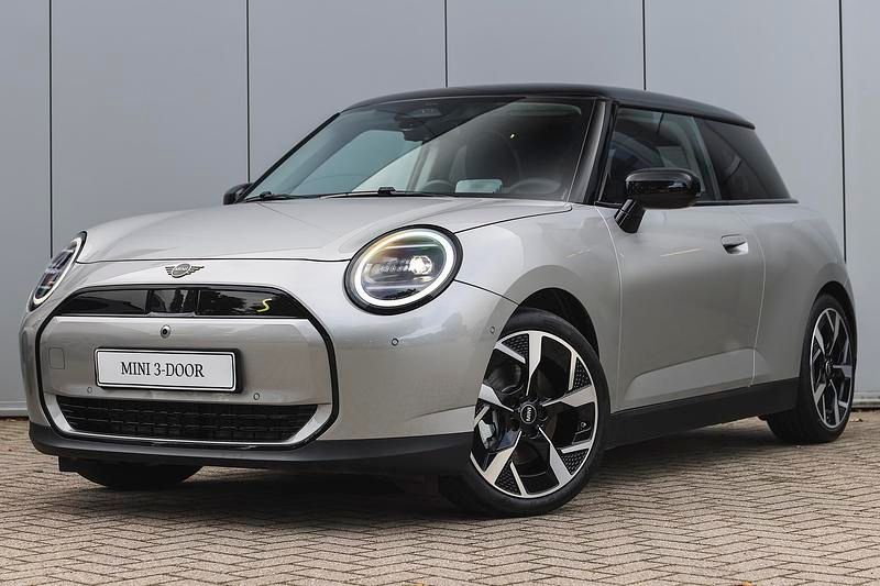 Zilver Nieuw 2025 Mini Cooper SE Classic Hatchback | € 51.157 - Afbeelding 1/4