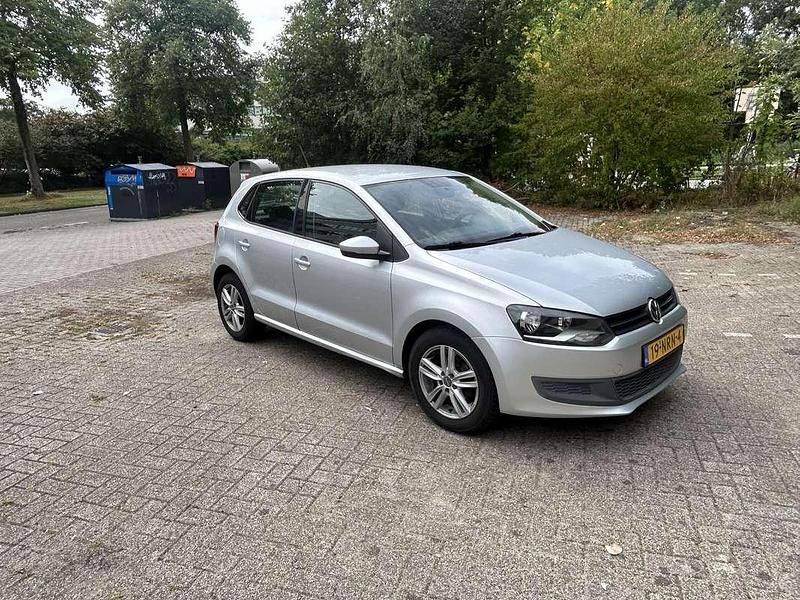 Grijs Gebruikt 2010 VW Polo Comfortline Hatchback | € 3.250 (Super prijs) - Afbeelding 1/4