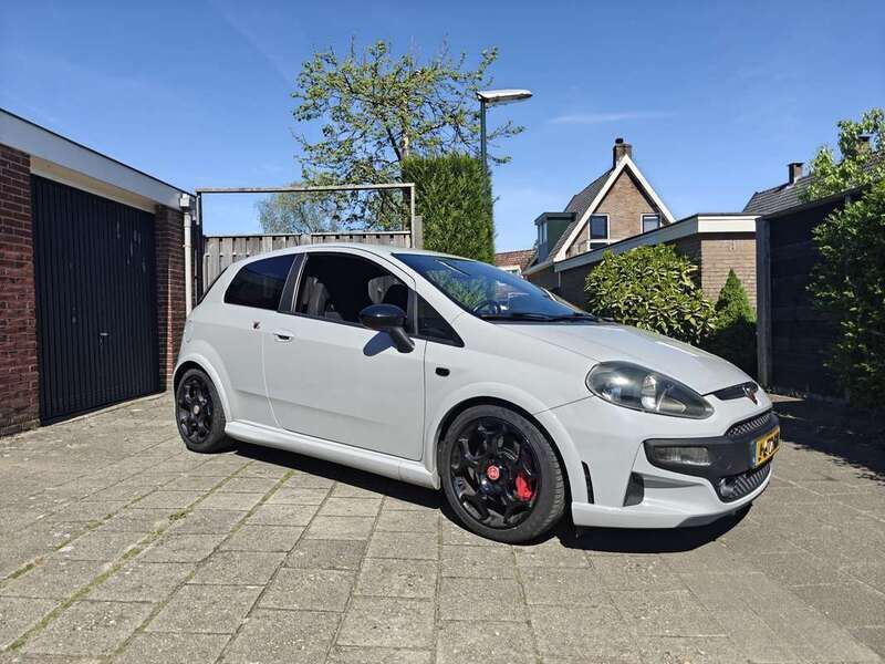 Grijs Gebruikt 2011 Fiat Punto Evo Abarth Hatchback | € 7.750 - Afbeelding 1/4