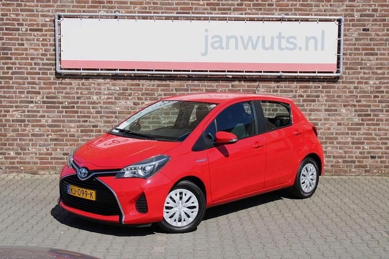Rood Gebruikt 2016 Toyota Yaris Hybrid Hatchback | € 13.950 (Eerlijke prijs) - Afbeelding 1/4