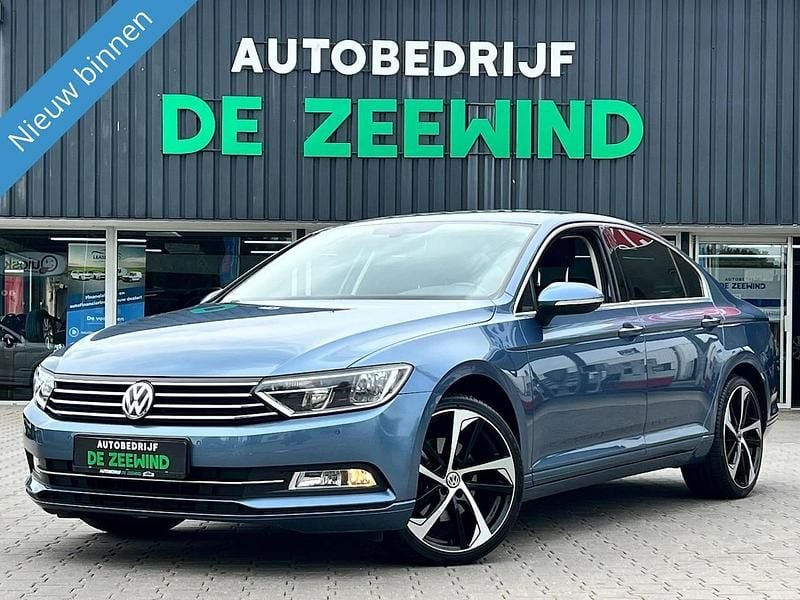 Blauw Occasion 2015 VW Passat Comfortline Sedan | € 12.499 (Goede deal) - Afbeelding 1/3