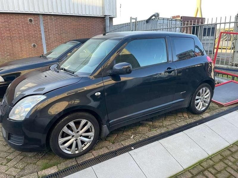 Zwart Occasion 2008 Suzuki Swift Hatchback | € 1.750 (Goede deal) - Afbeelding 1/4