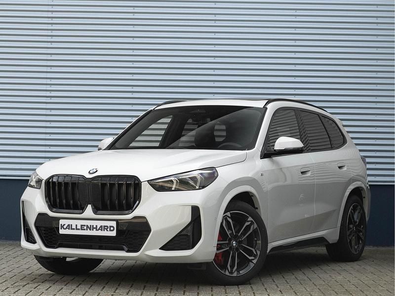 Wit, metallic lak Gebruikt 2025 BMW X1 M Sport SUV | € 54.875 - Afbeelding 1/4
