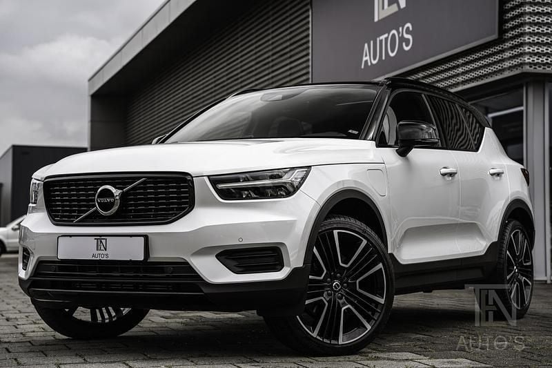 Wit Gebruikt 2021 Volvo XC40 R-Design SUV | € 37.910 (Eerlijke prijs) - Afbeelding 1/4