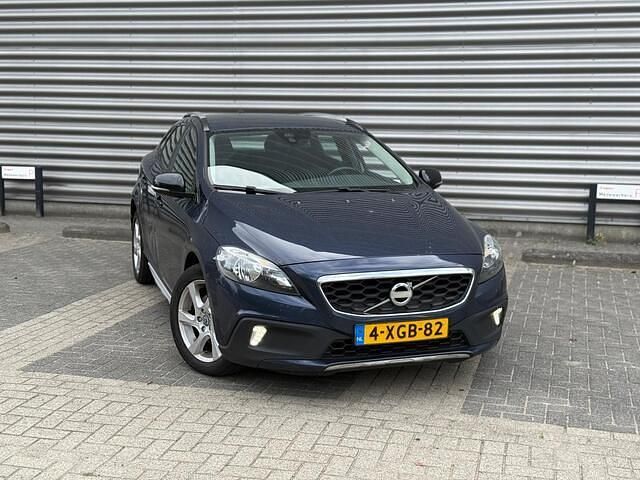Blauw Gebruikt 2014 Volvo V40 CC Summum Stationwagen | € 7.495 (Goede deal) - Afbeelding 1/4