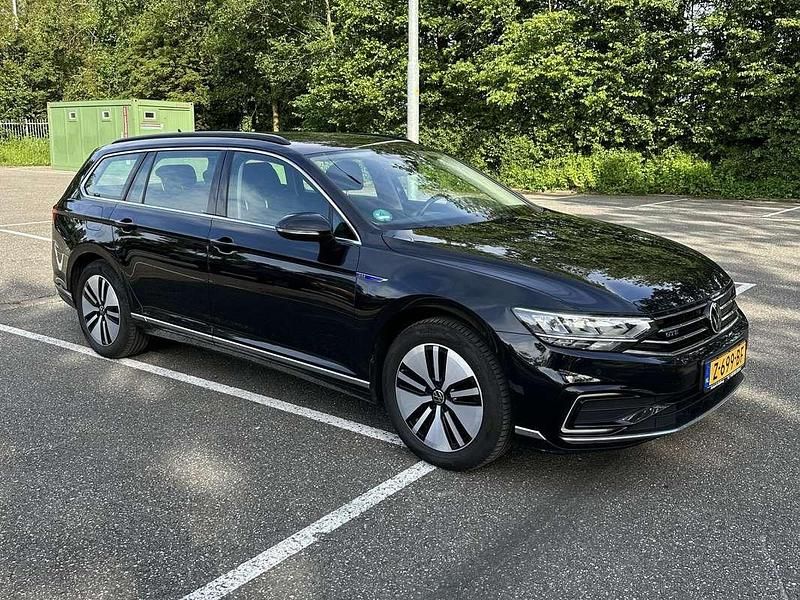 Zwart Gebruikt 2020 VW Passat GTE Stationwagen | € 16.500 (Super prijs) - Afbeelding 1/4