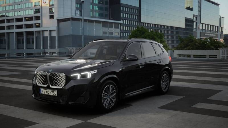 Zwart Nieuw 2025 BMW iX1 Comfort Edition SUV | € 58.480 (Goede deal) - Afbeelding 1/4