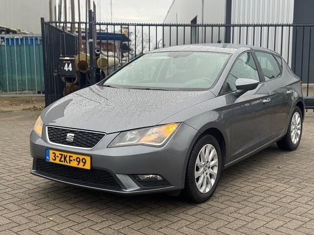 Grijs Gebruikt 2013 Seat Leon Style Hatchback | € 3.950 (Duur) - Afbeelding 1/4