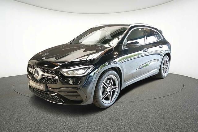 Zwart Occasion 2020 Mercedes GLA200 AMG line SUV | € 36.000 - Afbeelding 1/4