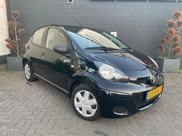 Occasion Toyota Aygo 68 PK (50 kW) 2011 Zwart Hatchback