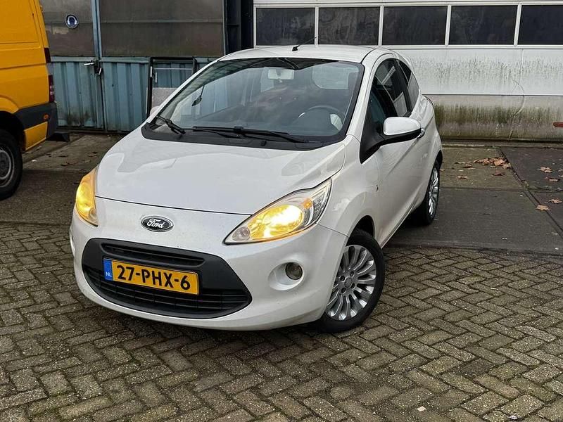 Wit Gebruikt 2011 Ford Ka Titanium X MPV | € 3.750 (Eerlijke prijs) - Afbeelding 1/4