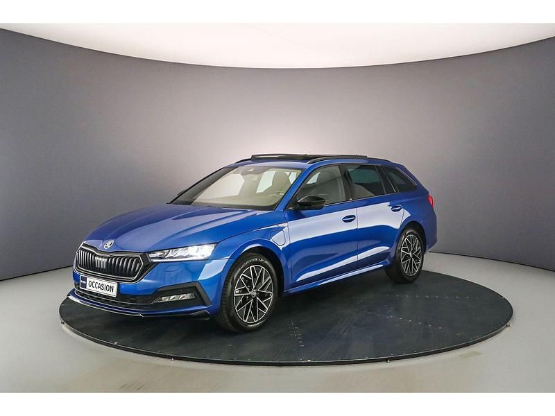 Race blue Gebruikt 2023 Skoda Octavia Business Line Stationwagen | € 33.400 (Eerlijke prijs) - Afbeelding 1/4