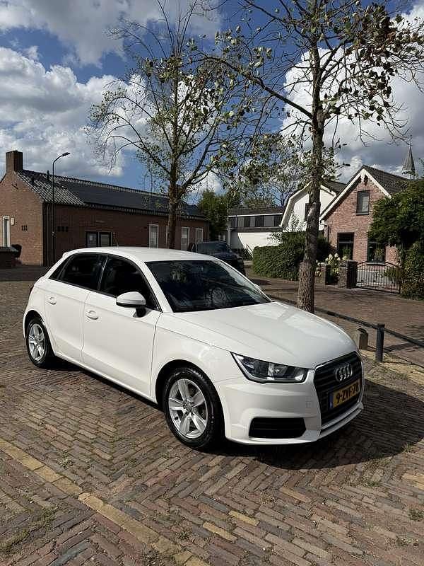 Wit Gebruikt 2015 Audi A1 Hatchback | € 9.000 (Goede deal) - Afbeelding 1/4