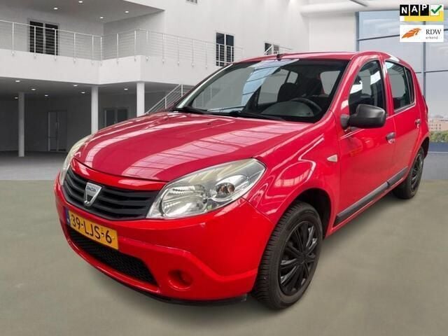 Rood Gebruikt 2010 Dacia Sandero Ambiance Hatchback | € 1.495 - Afbeelding 1/4