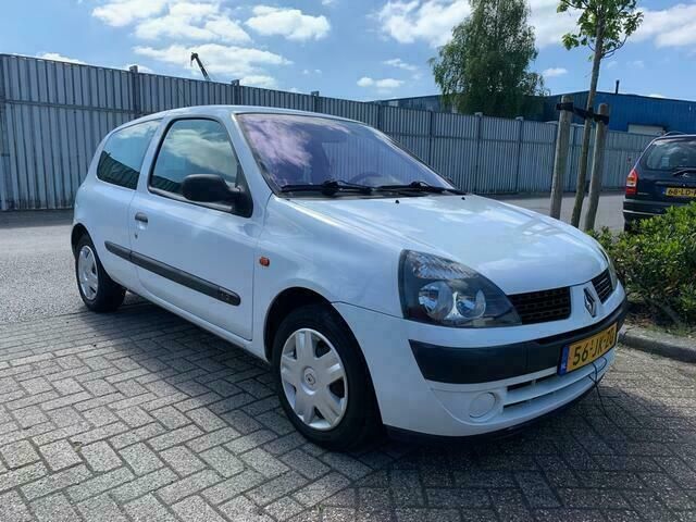 Wit Gebruikt 2002 Renault Clio II Authentique Hatchback | € 950 (Eerlijke prijs) - Afbeelding 1/4