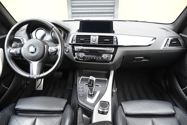 Occasion BMW 118 Executive 136 PK (100 kW) 2018 Wit Hatchback