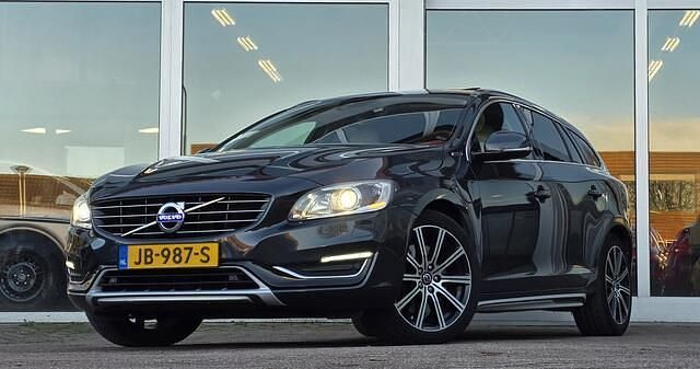 Grijs Gebruikt 2014 Volvo V60 R-Design Stationwagen | € 8.244 (Goede deal) - Afbeelding 1/3