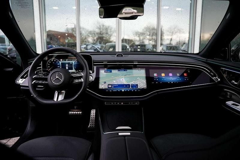 Occasion Mercedes E300 AMG line 313 PK (230 kW) 2025 Zwart Stationwagen