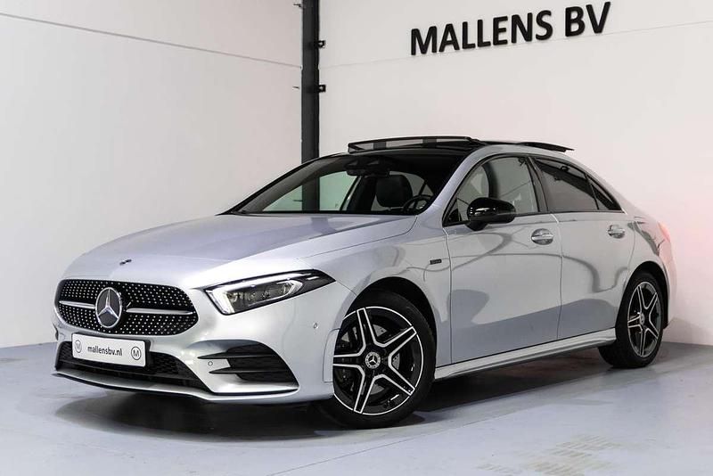 Grijs Gebruikt 2020 Mercedes A250 Business Sedan | € 29.950 (Eerlijke prijs) - Afbeelding 1/4