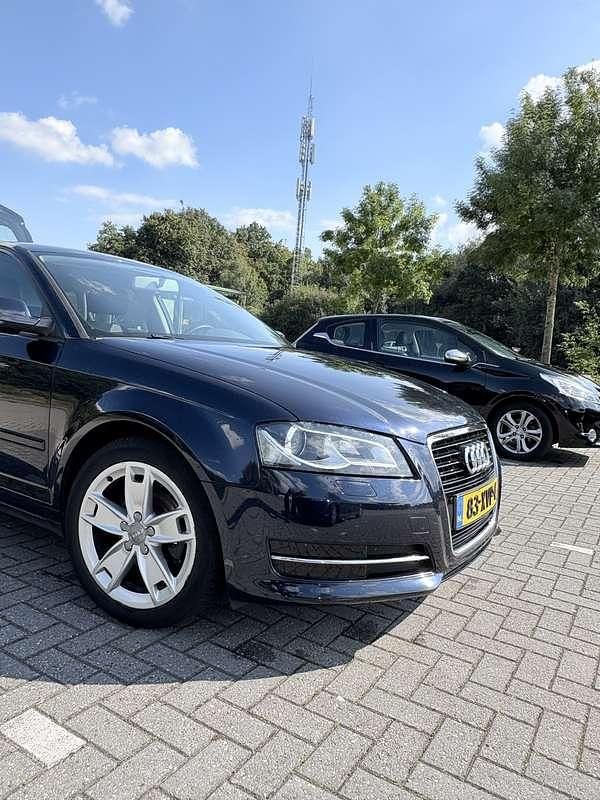 Blauw Gebruikt 2012 Audi A3 Advanced Stationwagen | € 6.950 - Afbeelding 1/4