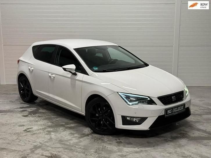 Wit Occasion 2013 Seat Leon FR Hatchback | € 7.999 (Eerlijke prijs) - Afbeelding 1/4