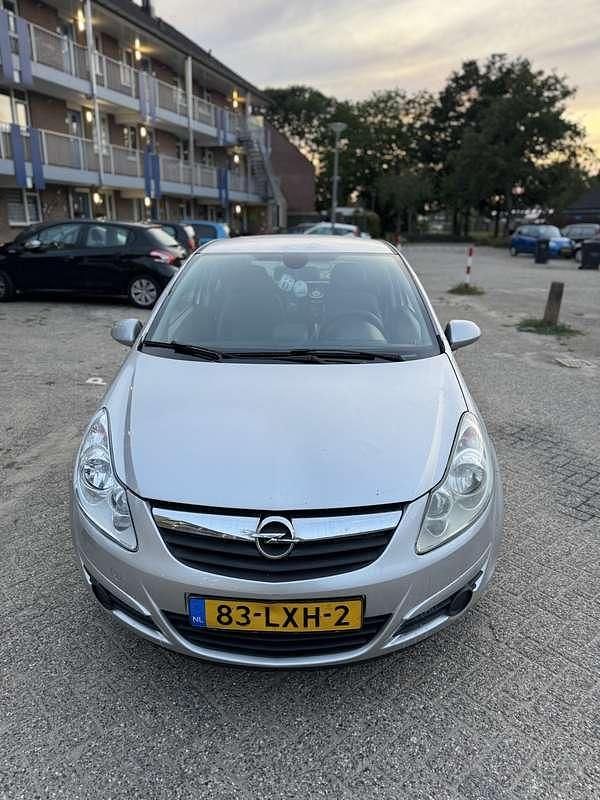 Grijs Occasion 2010 Opel Corsa Cosmo MPV | € 4.200 (Goede deal) - Afbeelding 1/4