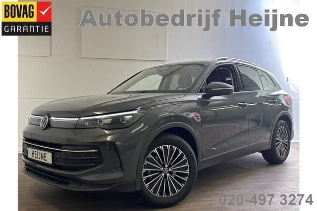 Grijs Gebruikt 2024 VW Tiguan Edition SUV | € 39.945 (Eerlijke prijs) - Afbeelding 1/4