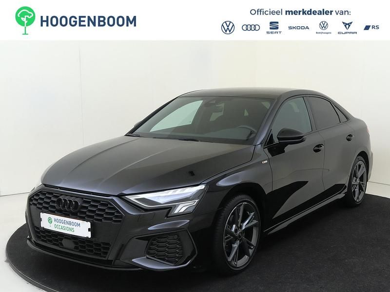 Zwart Gebruikt 2022 Audi A3 Basis Sedan | € 33.950 (Duur) - Afbeelding 1/4