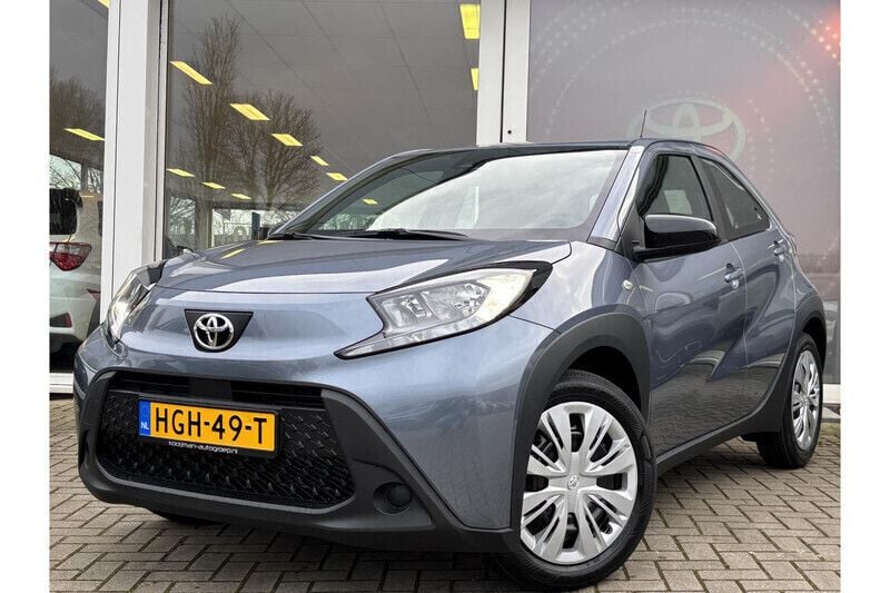 Grijs Nieuw 2025 Toyota Aygo Play Hatchback | € 21.749 (Duur) - Afbeelding 1/1