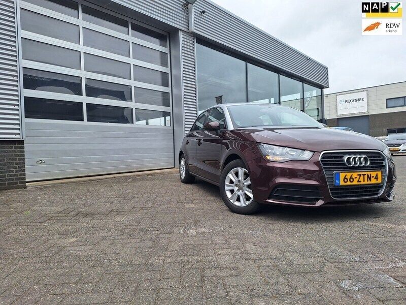 Rood Gebruikt 2013 Audi A1 Attraction Hatchback | € 7.999 (Eerlijke prijs) - Afbeelding 1/4