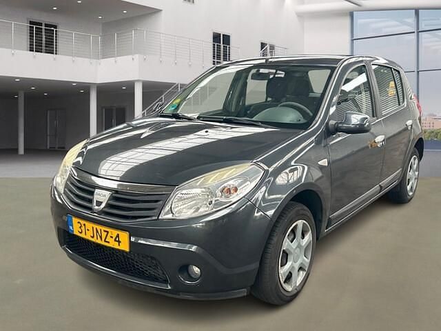 Grijs Gebruikt 2009 Dacia Sandero Lauréate Hatchback | € 1.995 (Super prijs) - Afbeelding 1/4