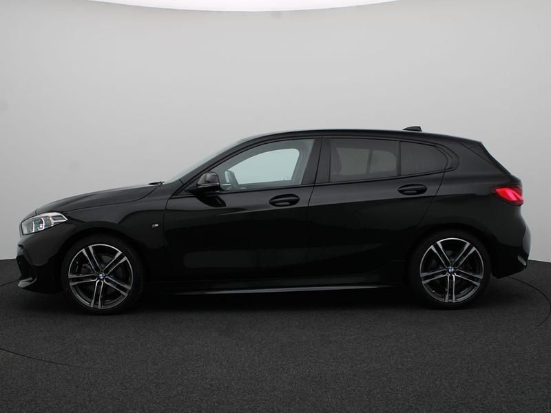 Occasion BMW 118 Executive 136 PK (100 kW) 2022 Zwart Hatchback