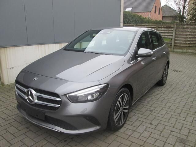 Grijs Gebruikt 2022 Mercedes B250 MPV | € 29.999 (Goede deal) - Afbeelding 1/4