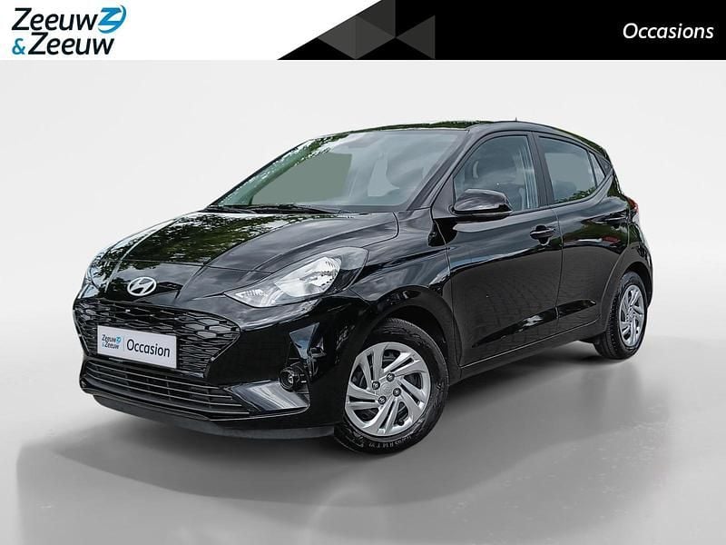 Zwart Gebruikt 2023 Hyundai i10 Comfort Hatchback | € 14.940 (Eerlijke prijs) - Afbeelding 1/4